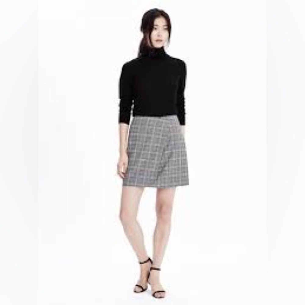 Banana Republic Wool Foldover Mini Skirt Gray Plaid A-Line Skirt / size 8
